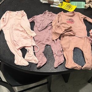 Bee and Dee baby stretchie and matching hats 6m